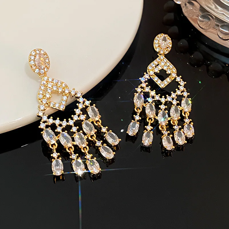 

Exaggerated Temperament Earrings, Stylish and Trendy Drop Earrings, Lightweight Luxury Long Tassel Waterdrop Wedding Accessories