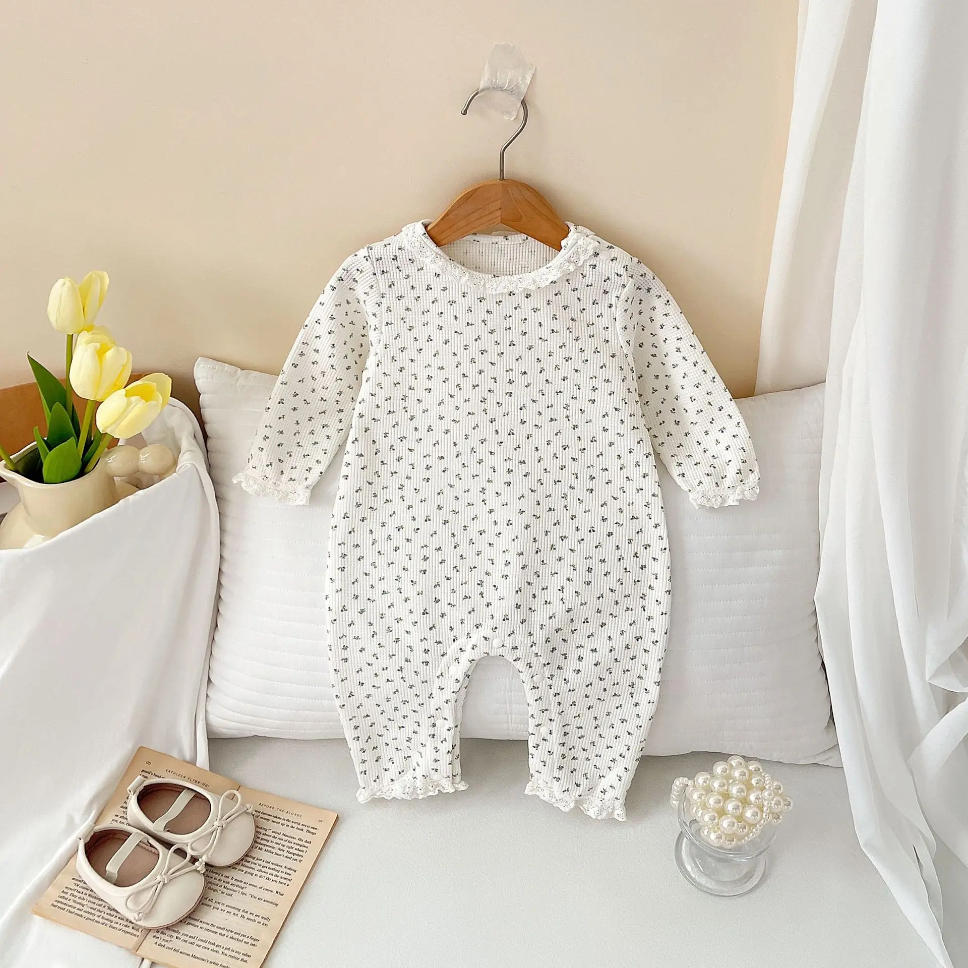 

Autumn new baby long-sleeved white crawling suit, baby cotton jumpsuit, baby clothes