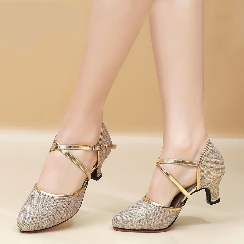 

Женская обувь для бальных танцев, сандалии для латинских танцев на низком каблуке с пряжкой и ремешком, летние блестящие туфли для танго, латинские танцы, женские туфли на каблуке