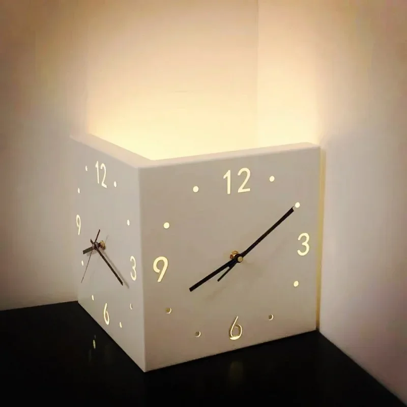 

Creatividad Double Sided Corner Wall Clock Minimalist Personality No Punching Required with Induction Light Mute Clocks 벽시계