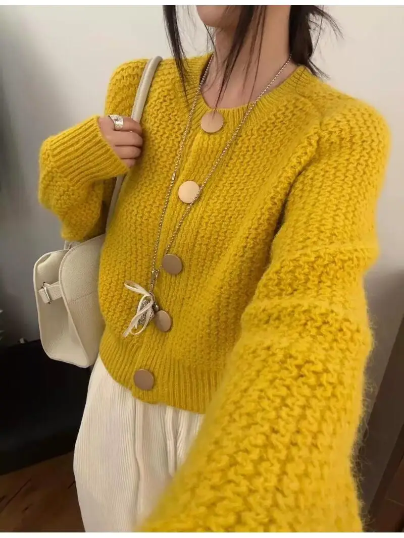 เสื้อคาร์ดิแกนถัก เสื้อสเวตเตอร์ถัก เสื้อผ้าถักสำหรับผู้หญิง ฤดูใบไม้ร่วง ฤดูหนาว สีขาว บาง น้ำหนักเบา ใส่ได้หลายโอกาส ไซส์ใหญ่ เสื้อผ้าผู้หญิง แขนยาว