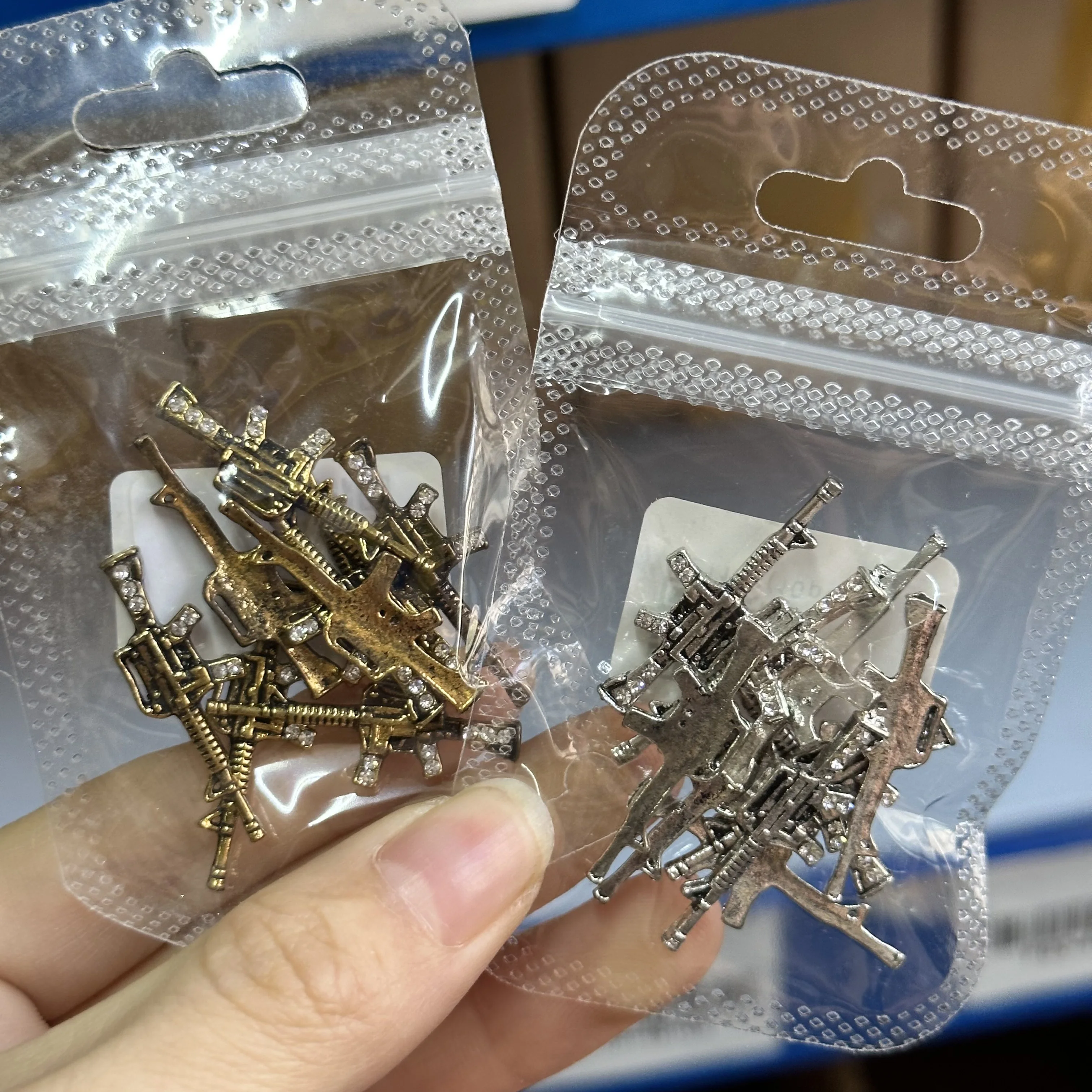 5/10Pcs 3D 럭셔리 합금 총 네일 매력 금속 레트로 골드/실버 AK47 총 소총 Pisto 크리스탈 라인 석 Y2K 네일 쥬얼리