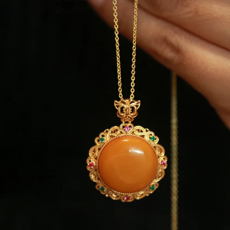 

Huanglao Honey Wax Pendant with Hollow Design S925 Silver Plated Gold Inlaid Necklace