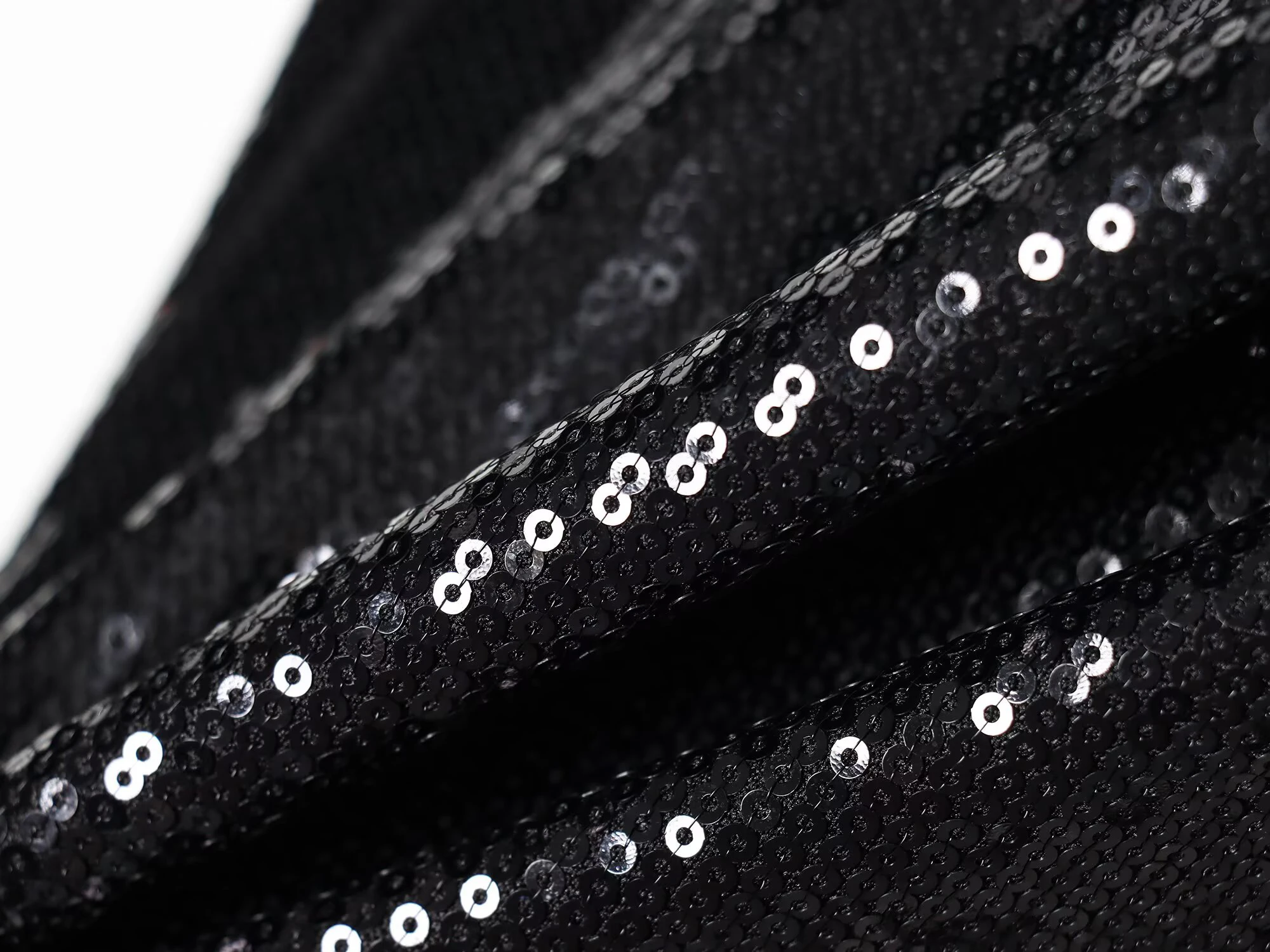 เดียบาเอ ชุดเดรสสั้นคอวีประดับลูกปัดและผ้าลูกไม้สไตล์เซ็กซี่สำหรับผู้หญิง คอลเลคชั่นฤดูหนาว