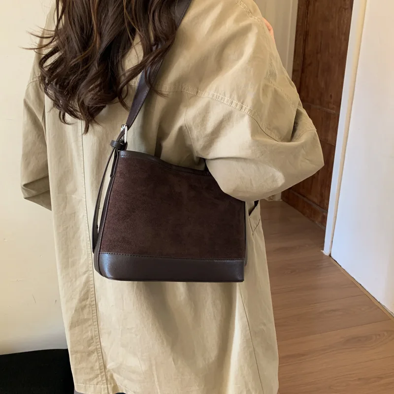 

Retro Spliced Faux Suede Bucket Bags Autumn Women's Fashionable Leopard Print Zippers Shoulder Bag Trend Commuting Crossbody Bag