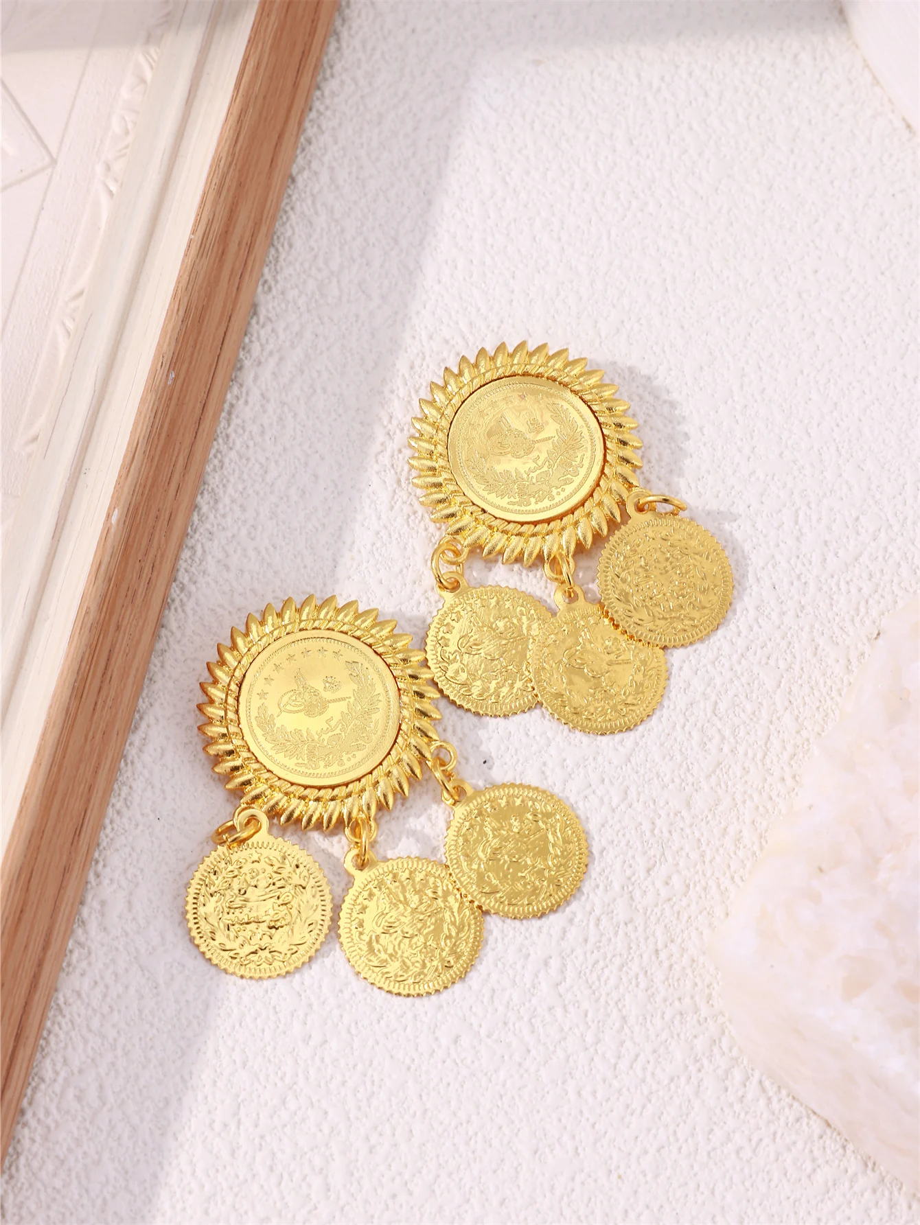 Round Coin Shaped Corsage Brooch Demure And Elegant Moroccan Wedding Banquets Festival Event Accessories