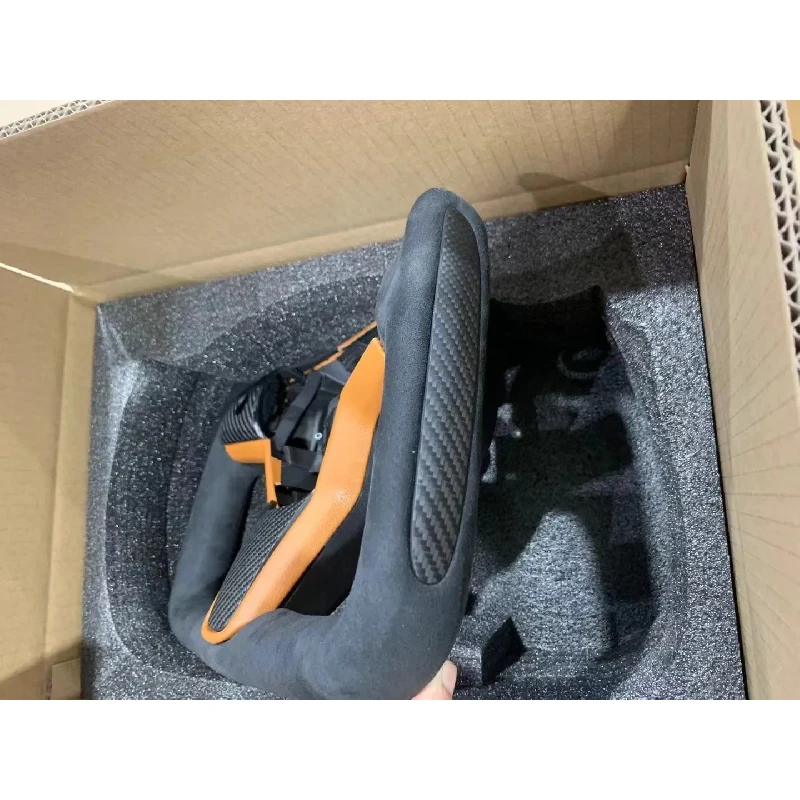 

Роскошный кожаный спортивный руль с подогревом и возможностью индивидуальной настройки цвета кожи