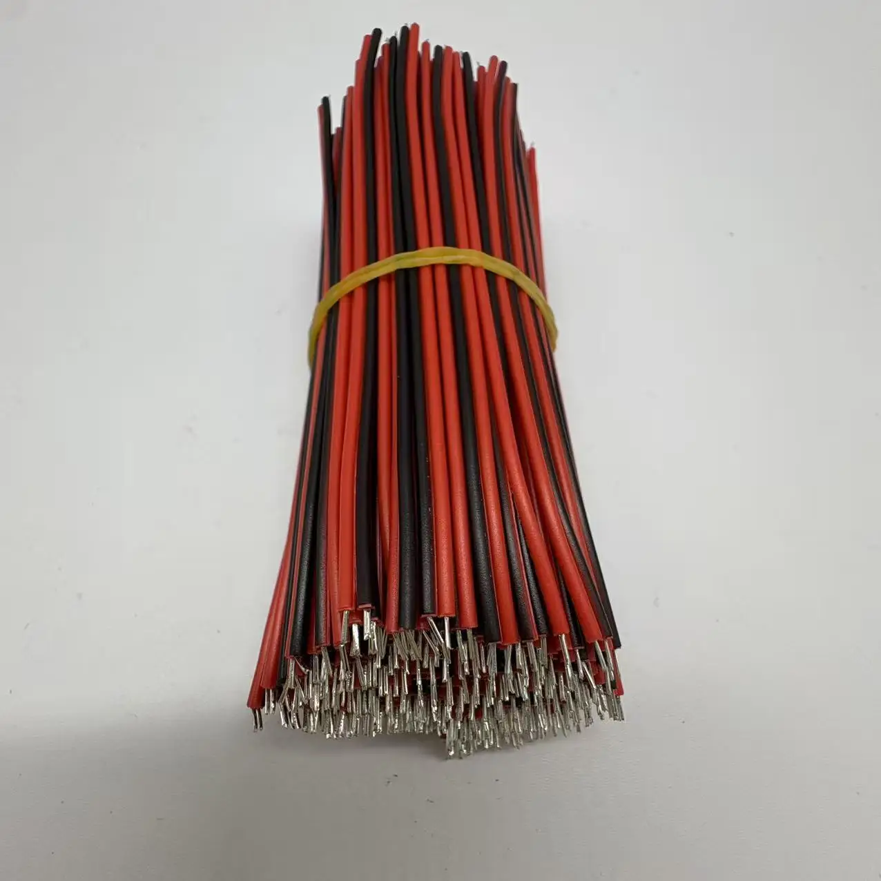 200 Teile/los Zinn-Überzogene Breadboard Solder Kabel 22AWG 10cm Rot Schwarz Farbe Flexible Zwei Enden PVC Draht Elektronische für 2pin Streifen