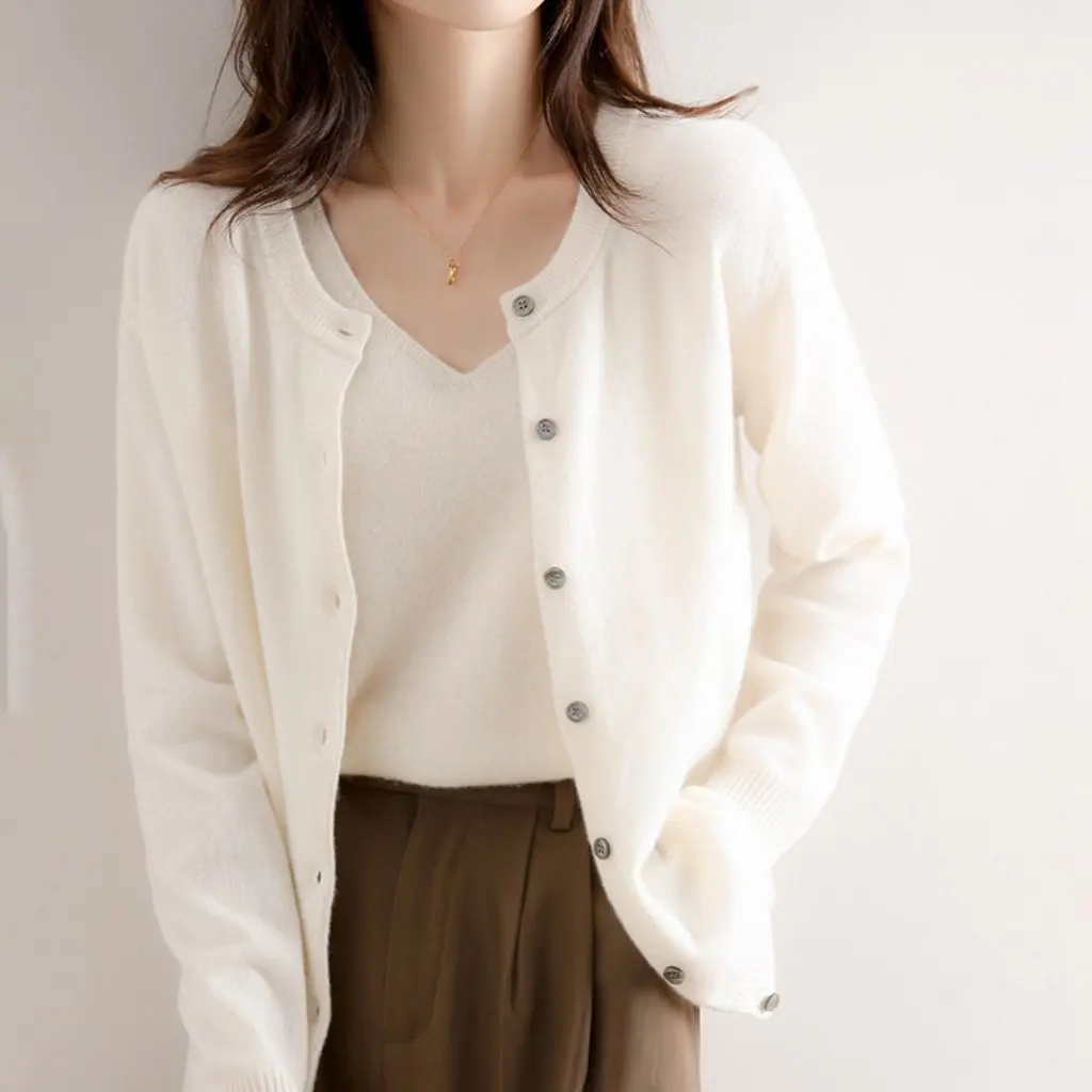 

Women's Spring Solid Color Buckle Crewneck Short Knitted Sweater Cardigan Wool Blended Loose Fit Fashion Top