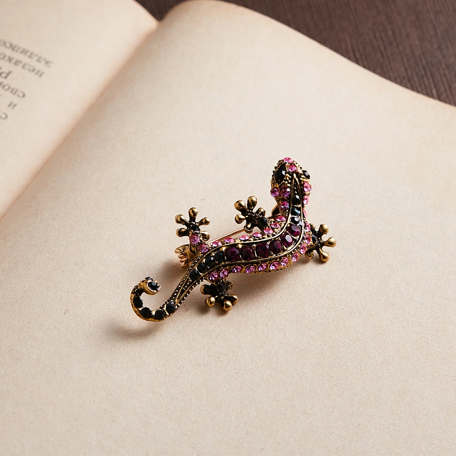 Rinhoo Insect Collection Emaille Pins Niedliche Cartoon Eidechse Spinne Käfer Schnecke Skorpion Broschen Revers Abzeichen Gothic Tier Schmuck – Detail 28
