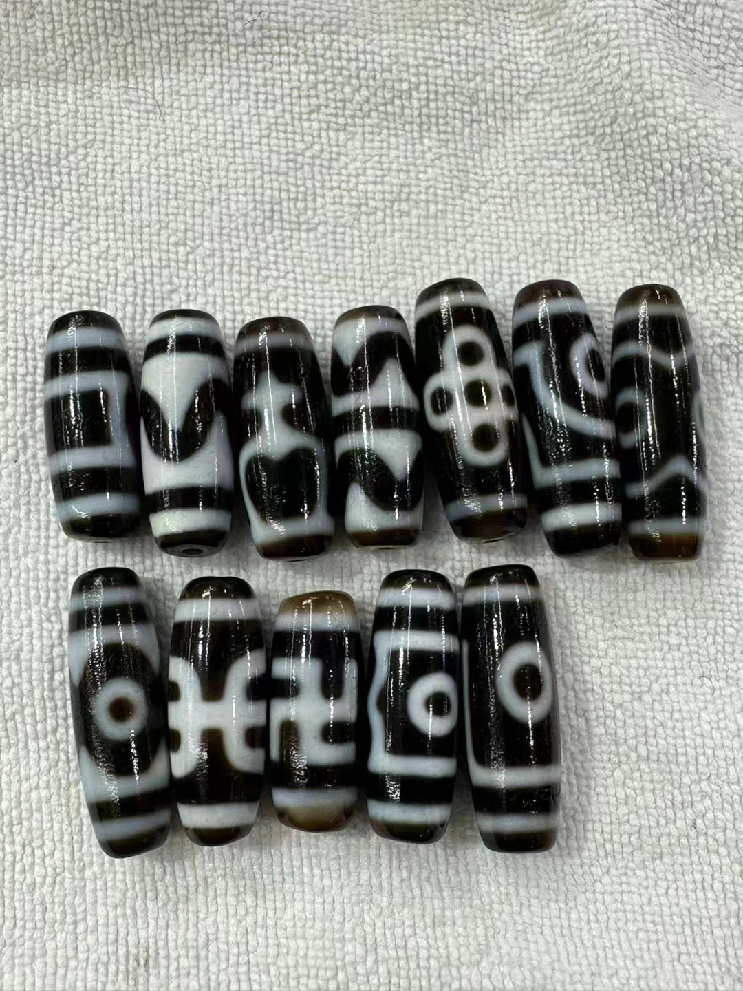 

1pcs/lot natural old agate dzi Black and white Weathering lines Multiple patterns Necklace pendant Accessories jewelry amulet