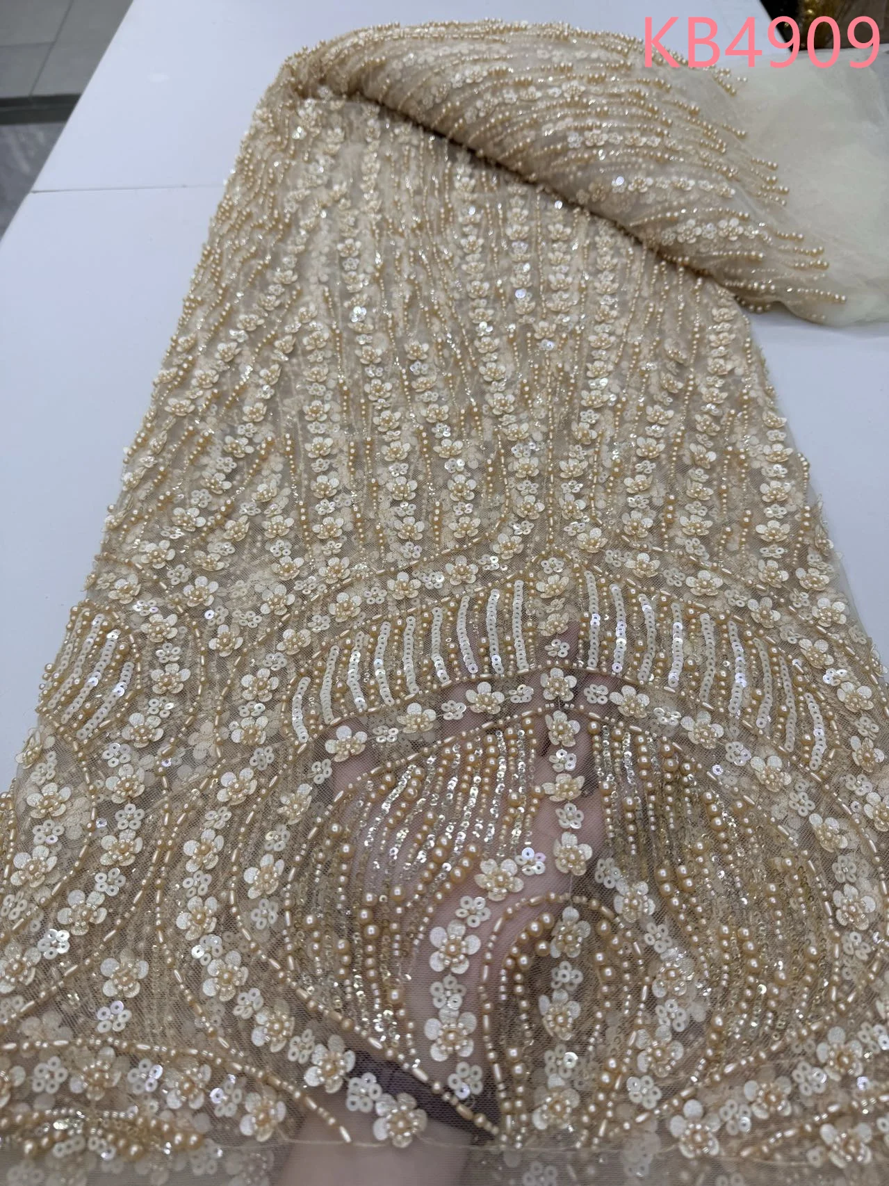 الأبيض مطرز أقمشة الدانتيل الأفريقي أقمشة الدانتيل 5 ياردة جودة عالية 2025 النيجيري الترتر تول النسيج لفستان الزفاف KB4909