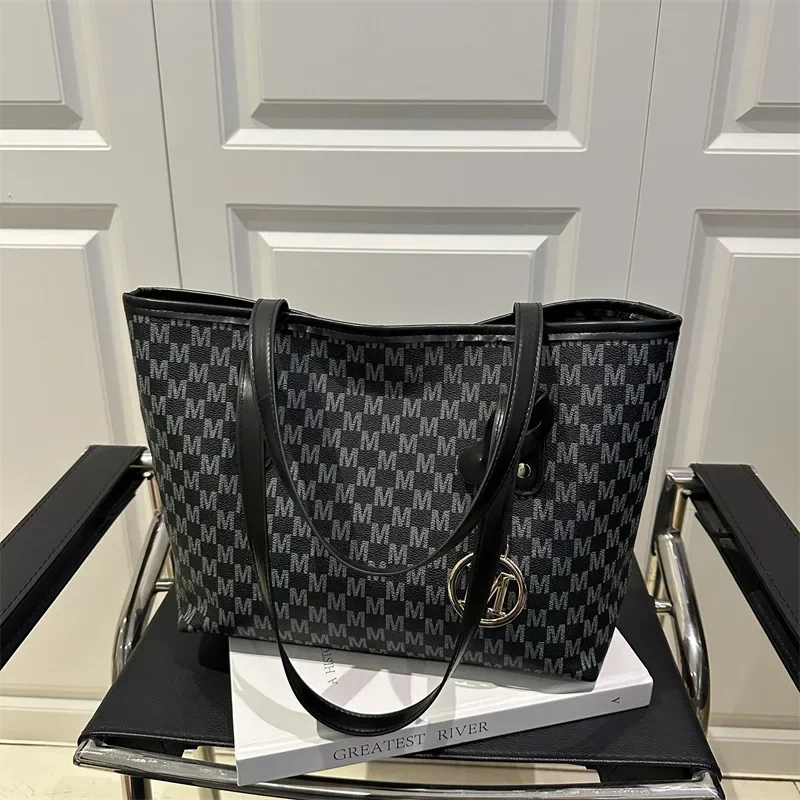 

Casual Large Capacity Simple Handbag Retro Single Shoulder Tote Bag Underarm Bag High Quality Polyester Lining Versatile Ba