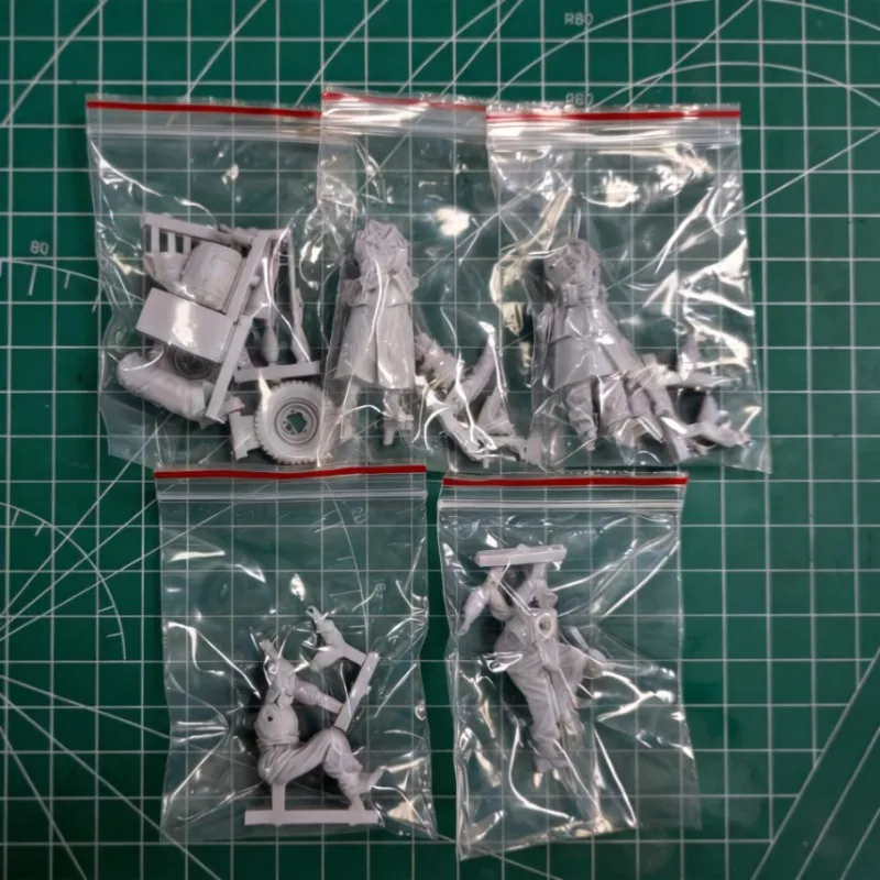 1/35 Winter Soldier Set 4 Person Resin Figure Assembled Model Kit Art Hobby Sculpture Miniature Toy Unassembled and Unpainted
