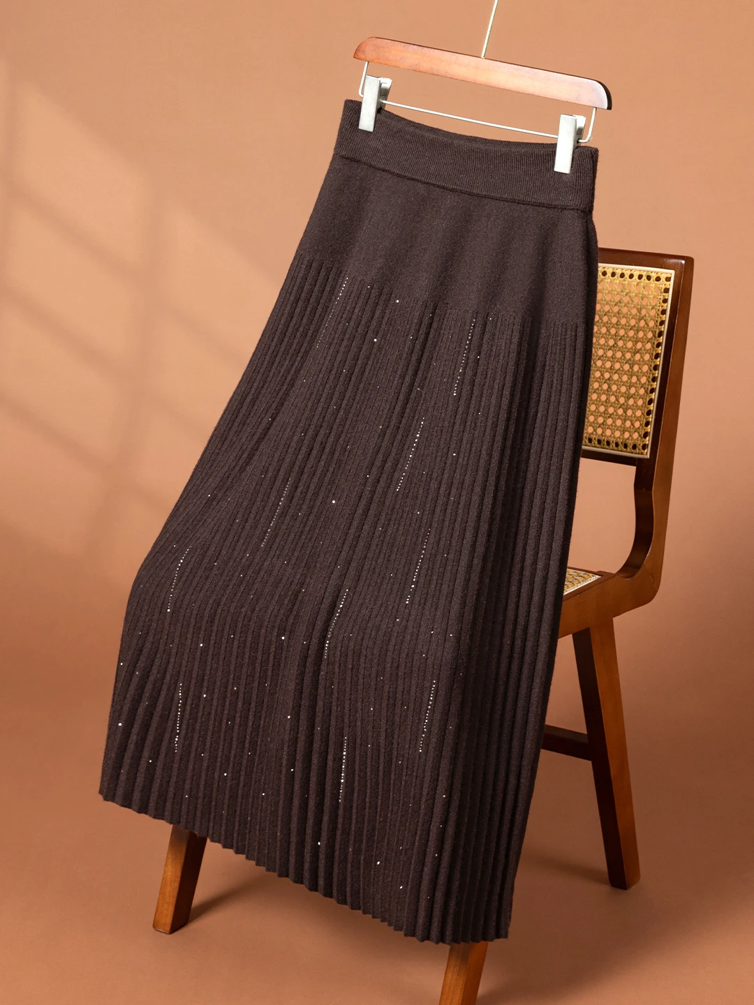 

New Women's Half Skirt for Autumn and Winter, Fashionable Commuting High Waisted Wool Knitted Mid Length Pleated Skirt