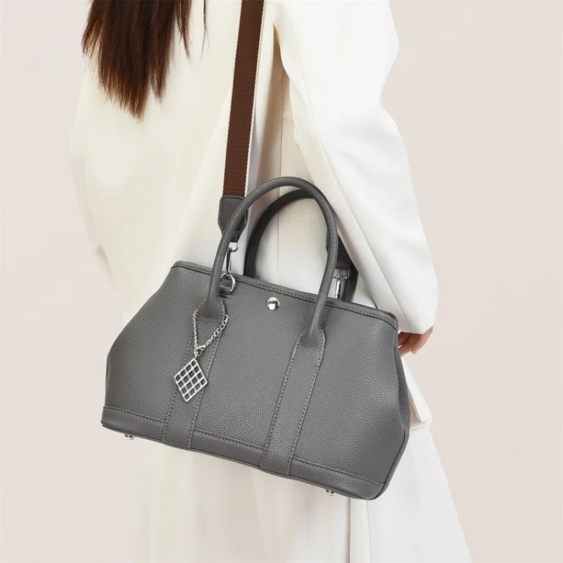 

Popular Classic Leather Women's Handbag High-End Luxury Brand Trendy Elegant Daily Vintage Commuter Bag​