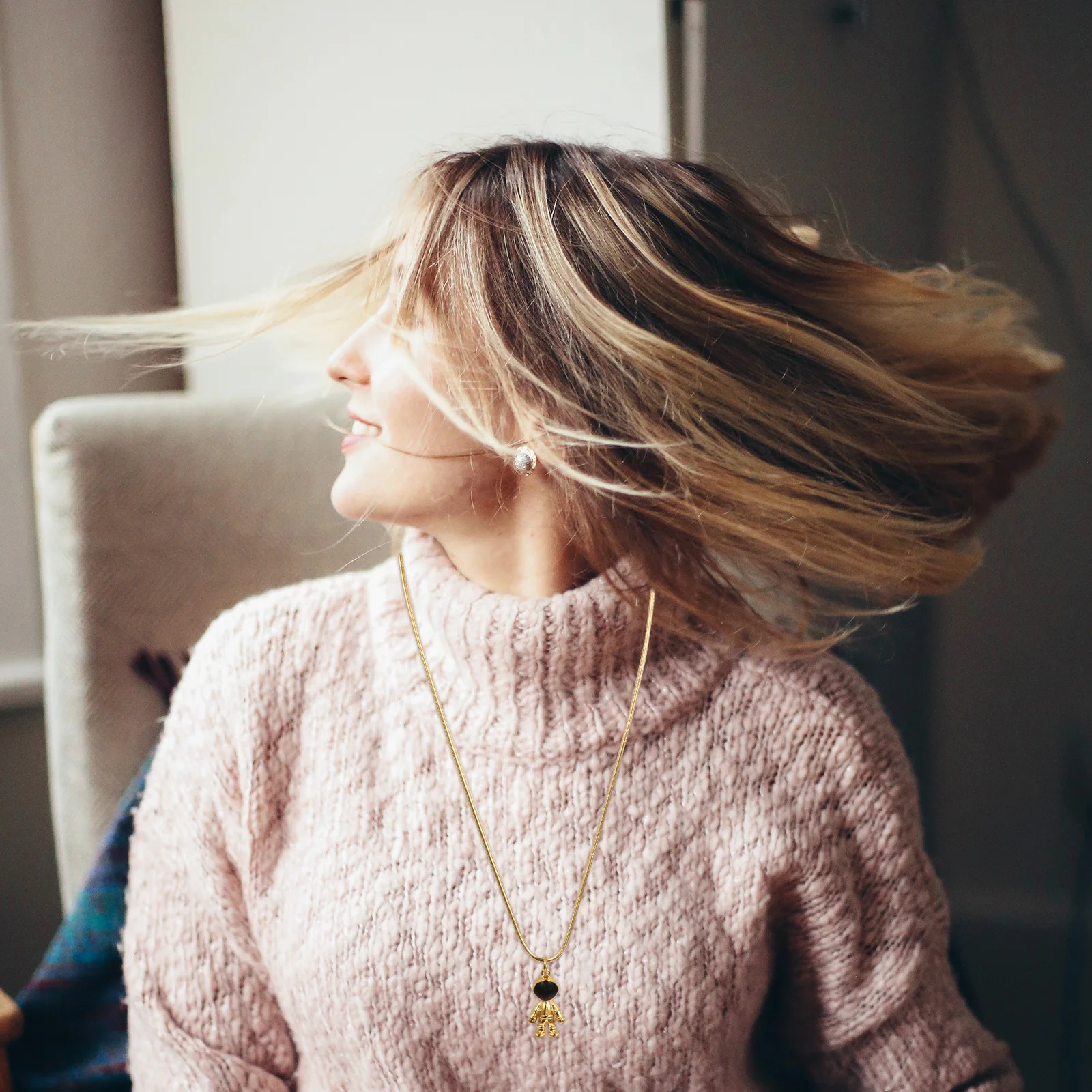 

1Pcs Astronaut Pendant Exquisite Workmanship Fashion Necklace Practical Stylish Unisex Necklace Glossy Smooth Surface Jewelry