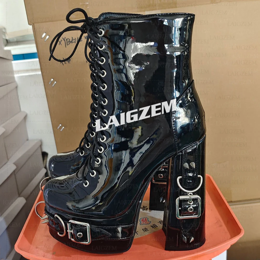 

LAIGZEM/женские ботильоны с шипами на боковой молнии и пряжками, ботинки на толстом высоком каблуке, женская обувь в стиле панк, большой размер 38, 47 52
