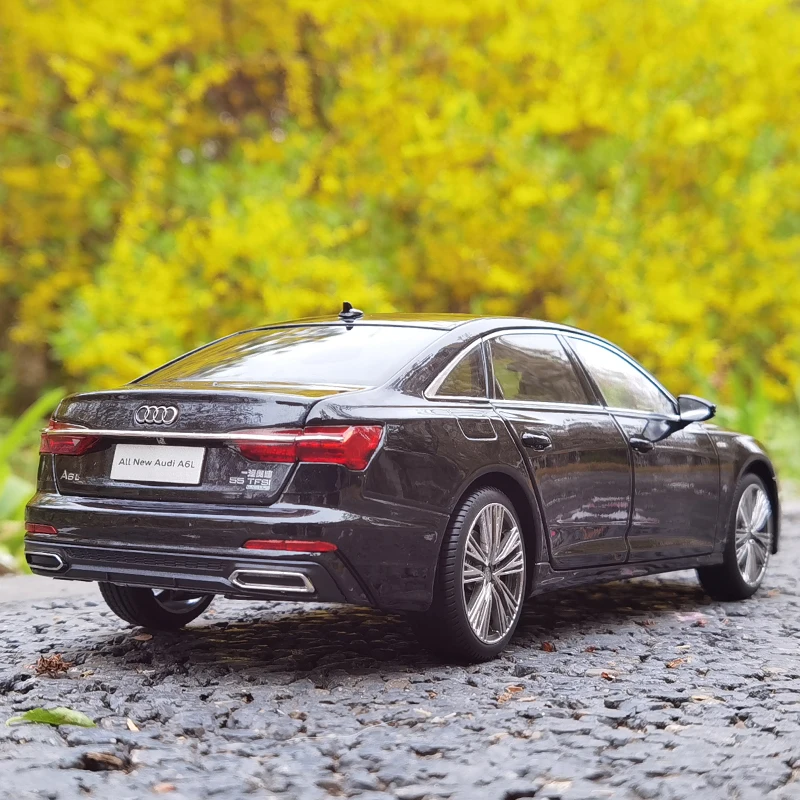 1:18 2019 for Audi A6L car alloy car model gift collection display ornaments for friends and relatives