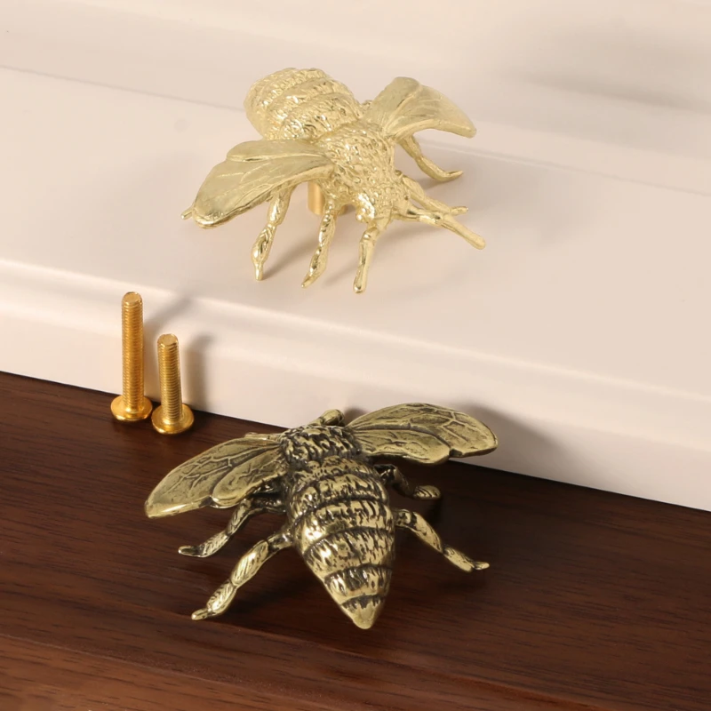 1Pcs French Vintage Solid Brass Bee-shaped Handle, with Installation Screws Included, for Use in Wardrobes and Cabinets Knob