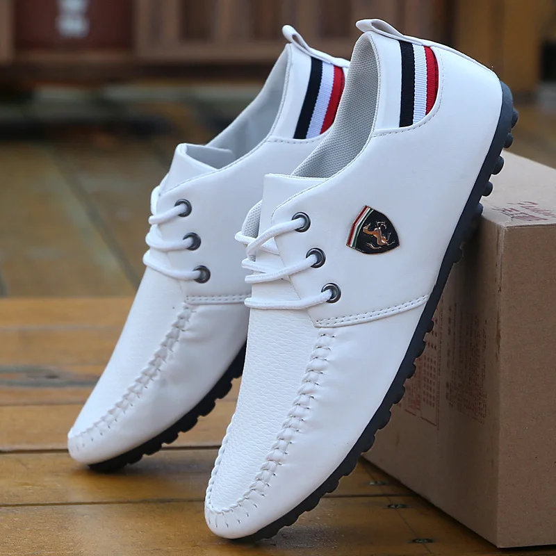 Hot Men Casual Shoes Brand Breathable British Mens Sneakers 2023 Fashion Lace Up Soft Flats Driving Shoes White Black Peas Shoes