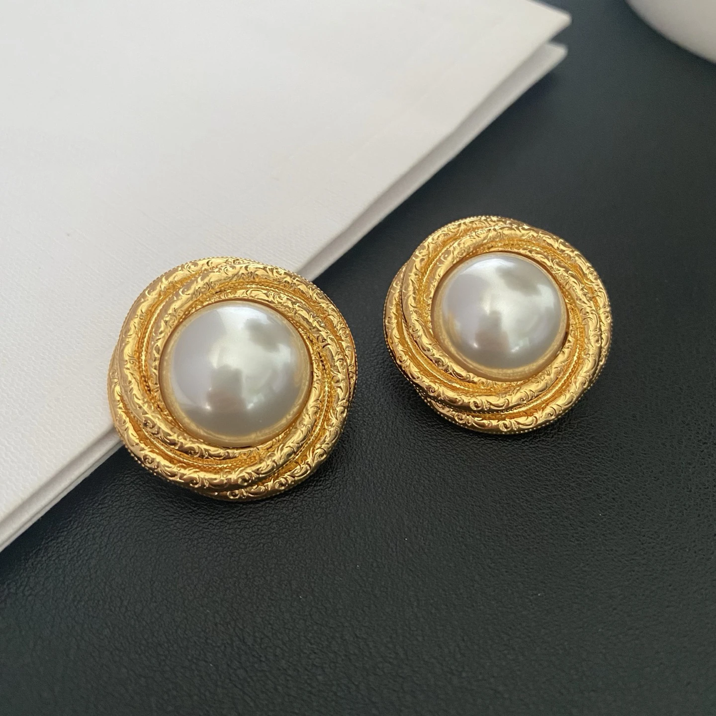 Europe America Round Pearl Gold Line Earring Ear Clip Women Vintage Classics Jewelry Accessories