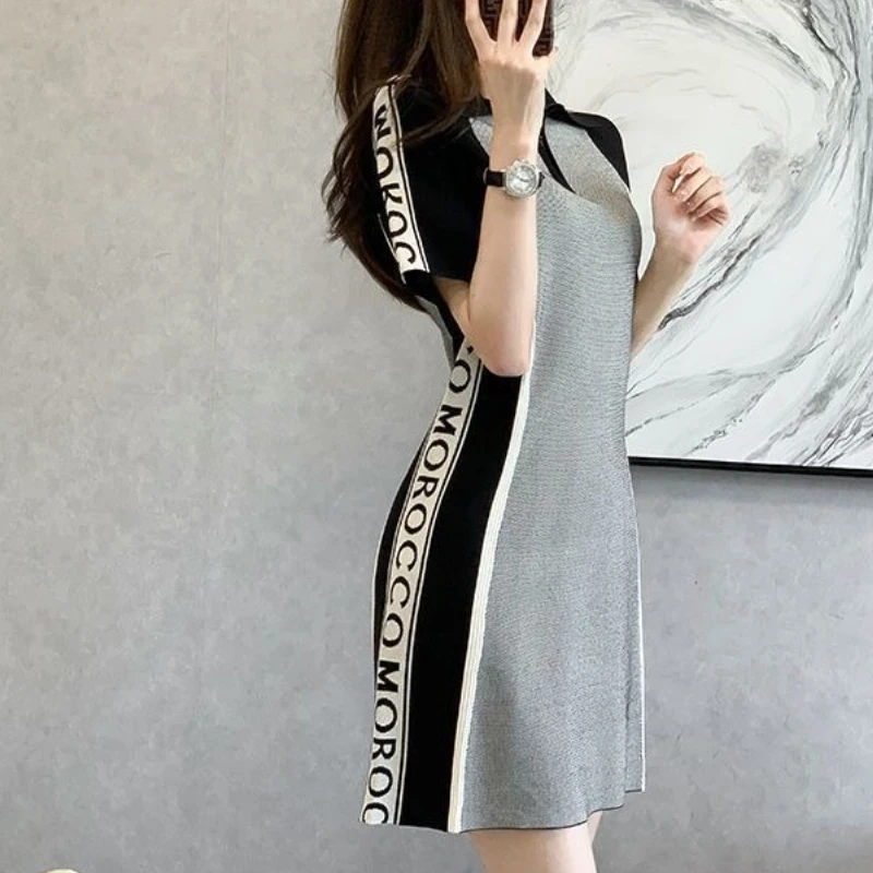 Modna Letnia Sukienka Sexy Damska Francuski Szary T-shirt z Kołnierzykiem w Talii Mini Sukienka Literacki Styl Casual Sukienka w Linii A z Napisem 2025