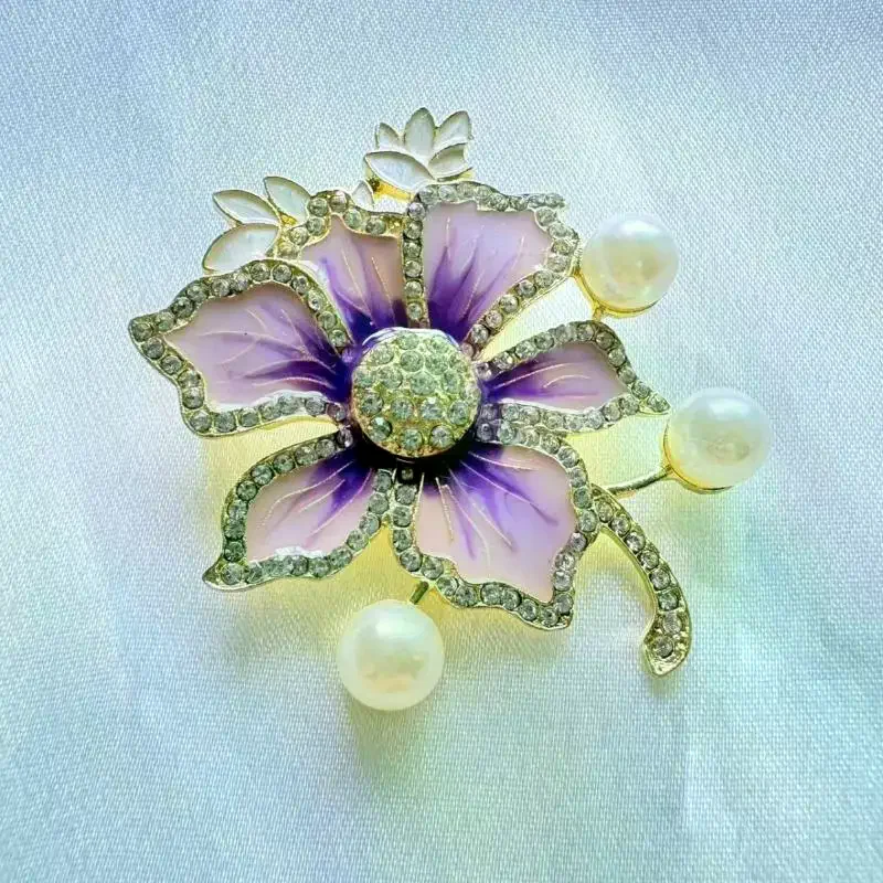 Fashion Purple Lilac Flower Delicate Brooches For Women Clothing Coat Banquet Accessories Gifts