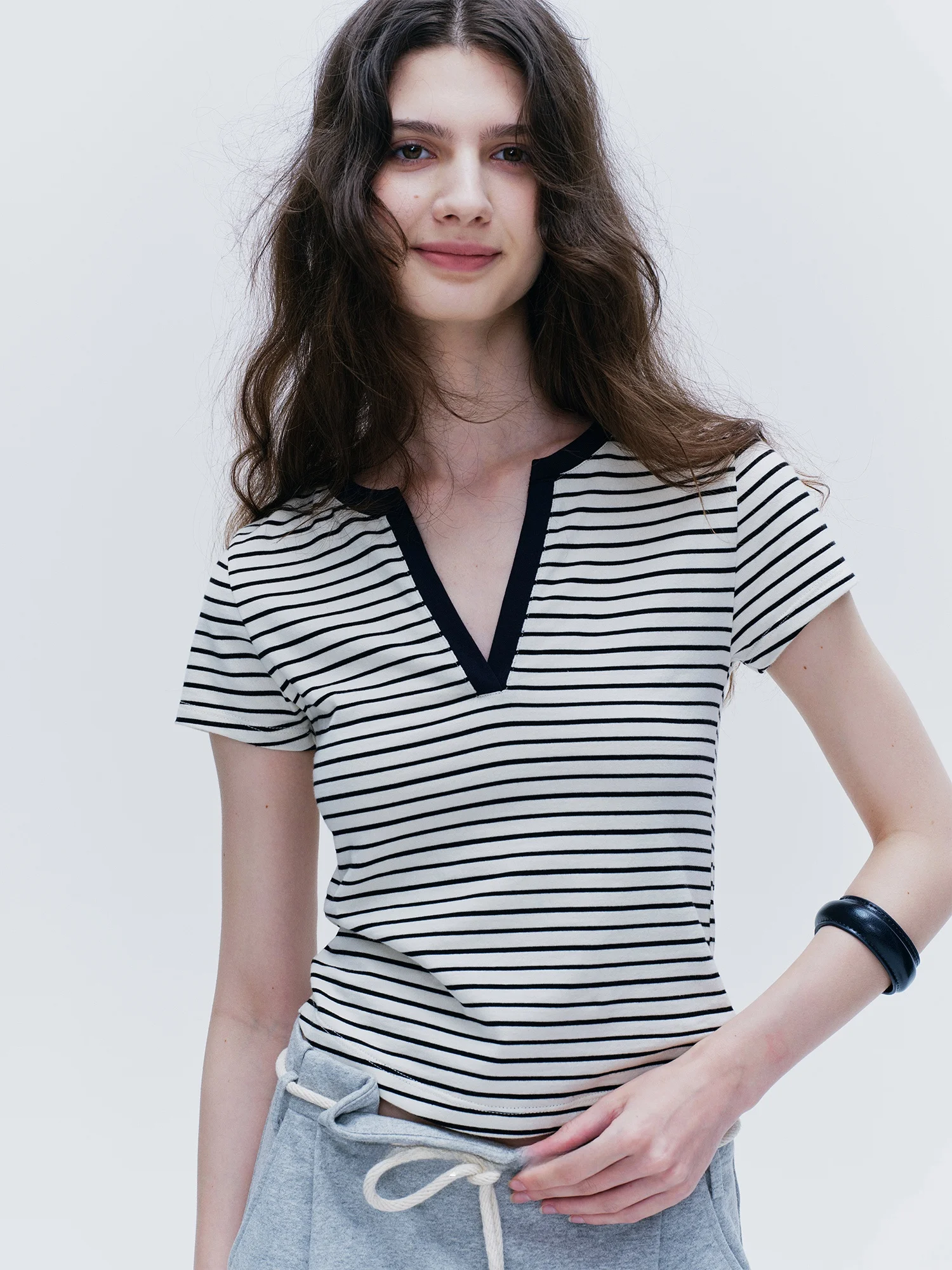 

Un2025 Summer New Korean Sle Casual Stripe Color Blo Henry V Ne Slim Fit ort Sve Knitted T irt Women's Top