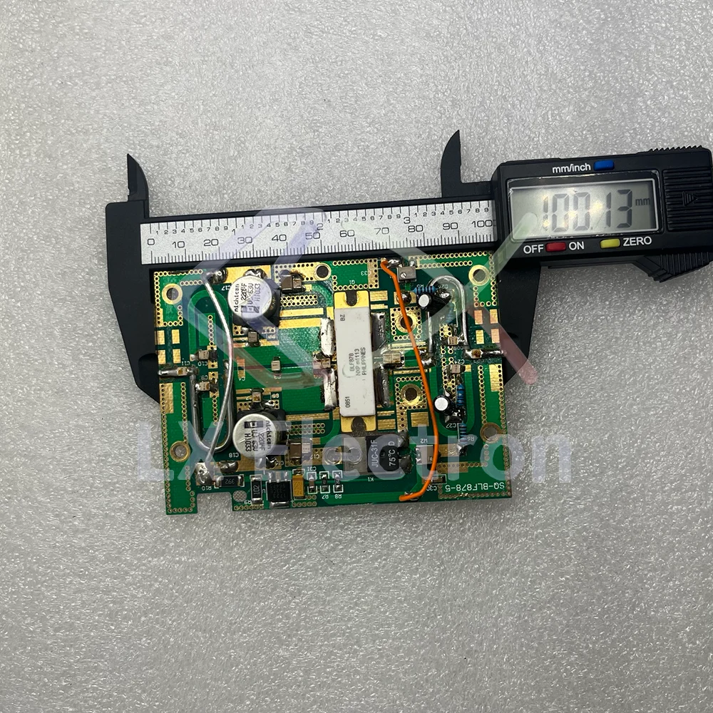 1pcs 300W high-power RF amplifier board, single BLF878 transistor. Frequency: 400-900MHz, input 2.4W (21dB) 42Vdc