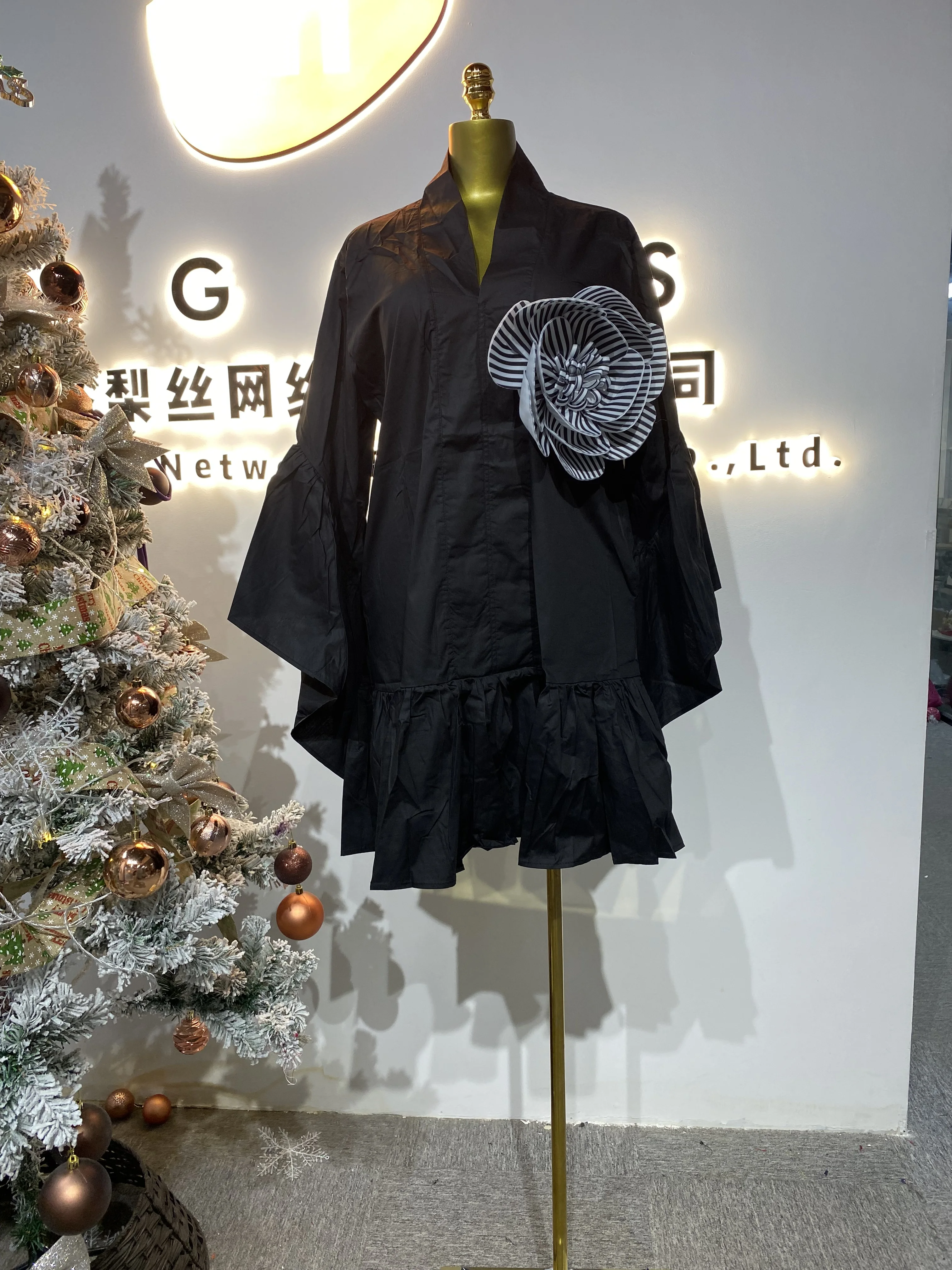 

Lazy style casual shirt women's design three-dimensional flowers irregular loose bat sleeve top-GZMM066