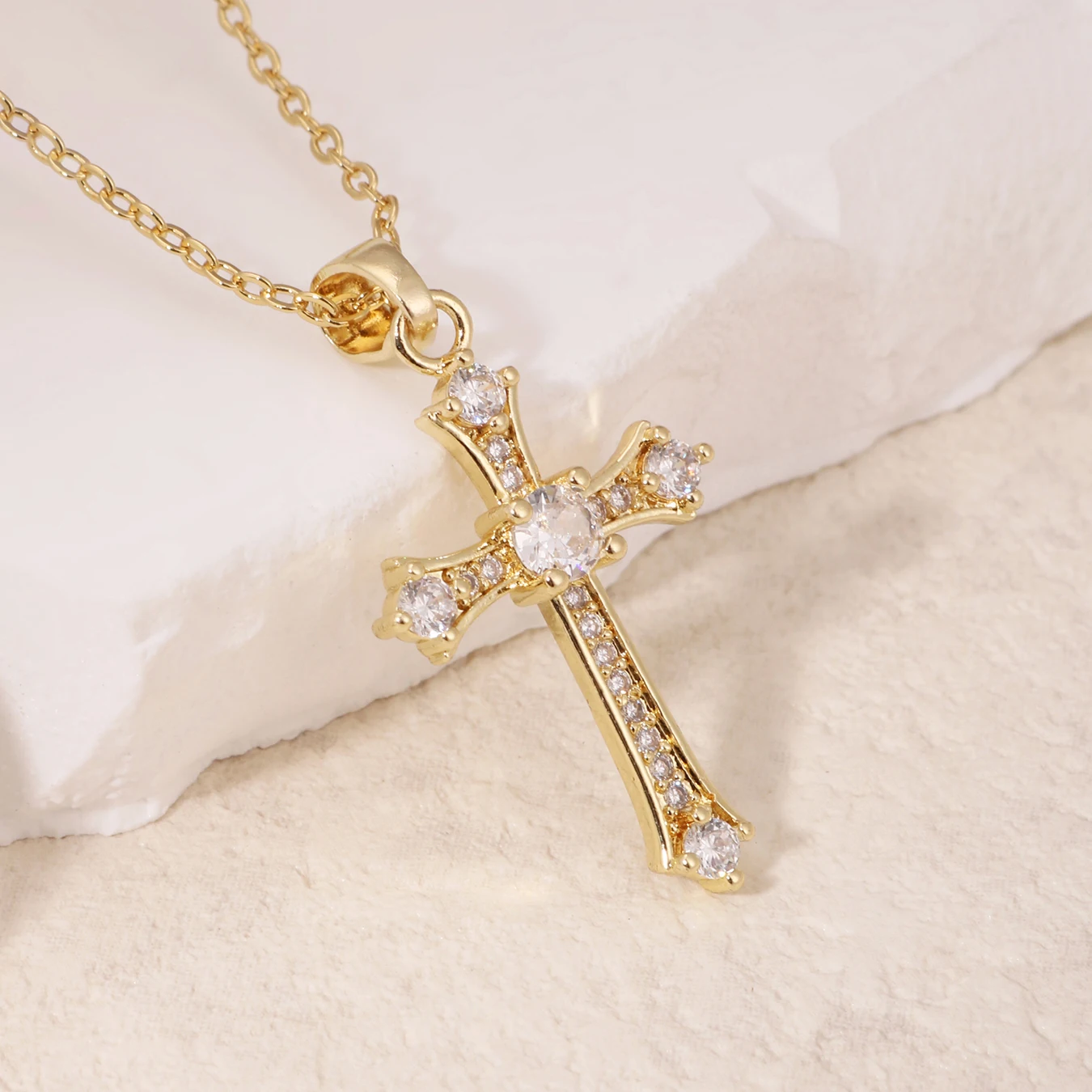

1PC Fashion Luxury Vintage Micro Pave Zirconia Jesus Cross Necklace for Women Spiritual Prayer Necklace Women Jewelry