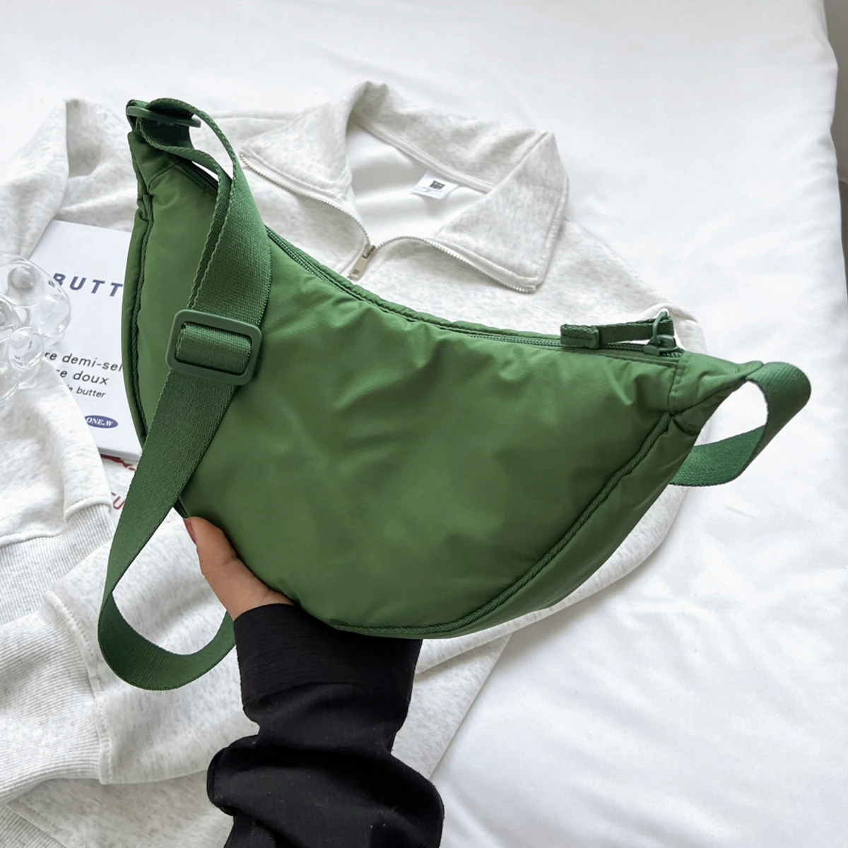 Neue, schlichte, wasserdichte Umhängetasche für Damen, tragbare Tasche zum Tragen unter dem Arm, geräumige, lässige Schultertasche für Herren, leichte Reisetasche aus Canvas zum Einkaufen und Wandern. – Detail 13