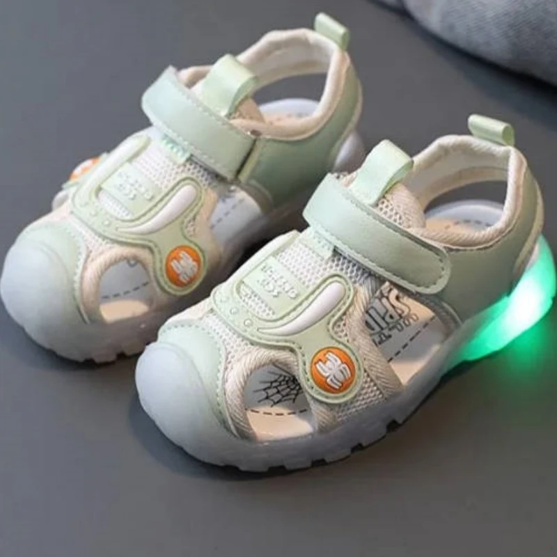 

Kid's Flash Led Light Sandals Boys Girls Outdoor Beach Sports Closed Toe Sandals Breathable Mesh Soft Sole Sandals 1-5 Years