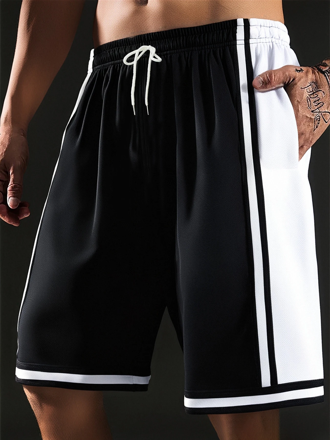 

Men's summer shorts with black and white color-blocking, slightly elastic, loose, breathable, and casual sports shorts.