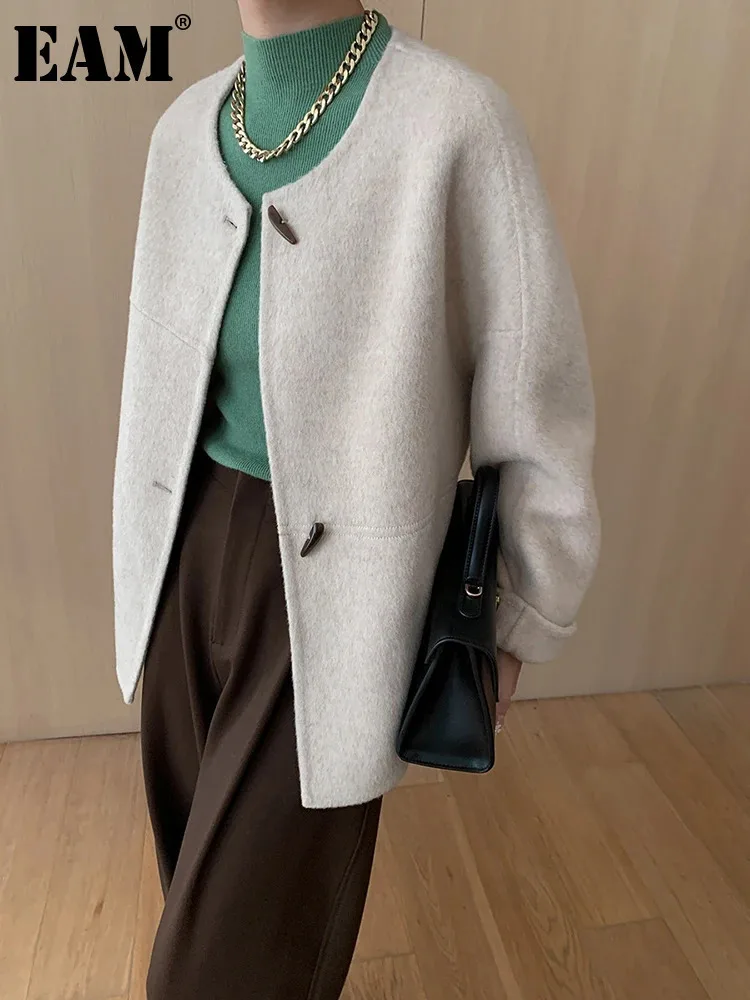 [EAM] Oat Color Big Size Elegant Woolen Coat New Round Neck Long Sleeve Women Jacket Fashion Tide Autumn Winter 2024 1DH7384