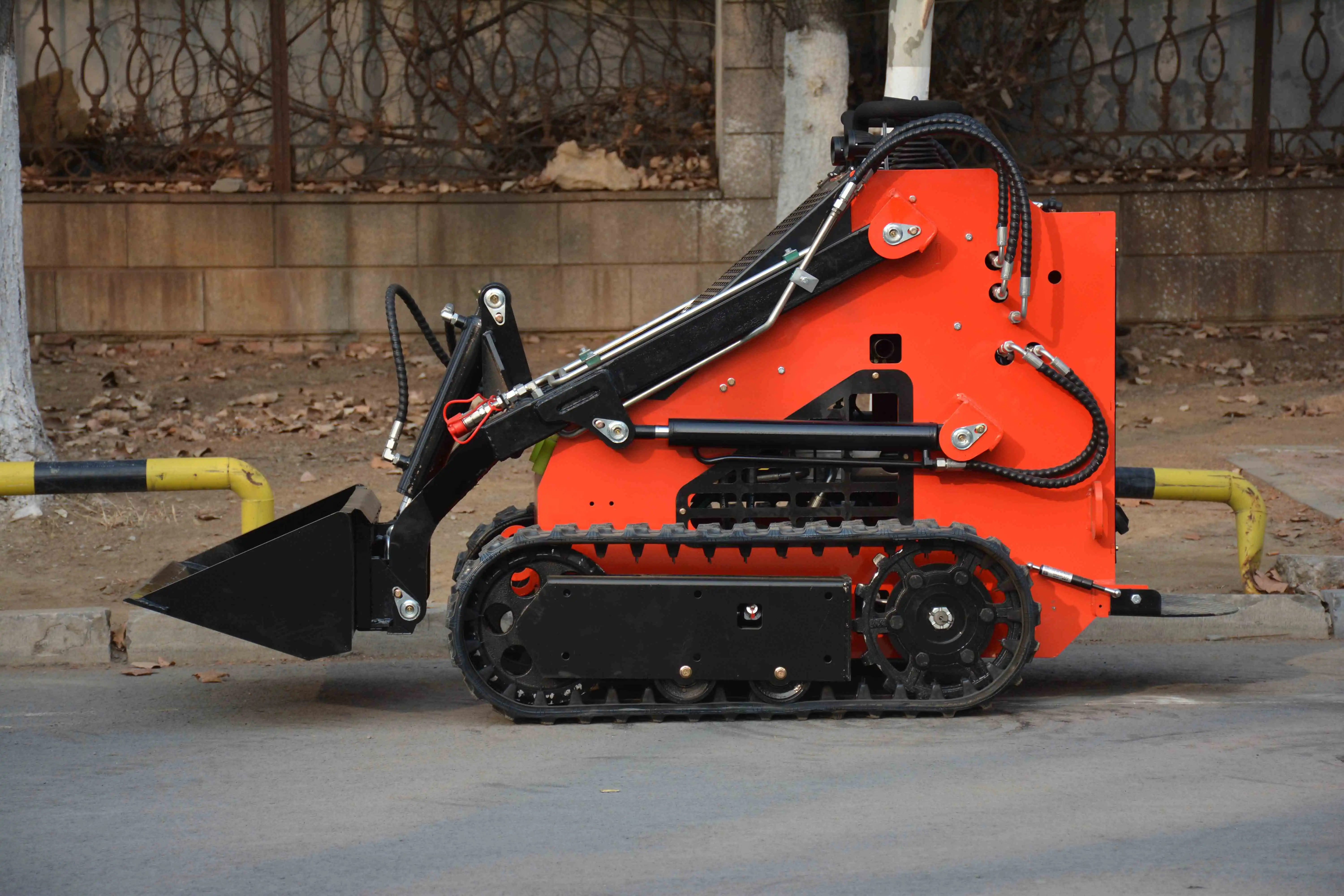 جرافة زاحفة مخصصة، جرافة انزلاقية توجيهية صغيرة، تستخدم للمزرعة العائلية والبناء، كشط التربة