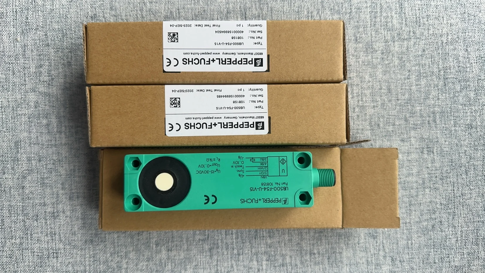 Ultrasone sensor UB500-F54-U-V15