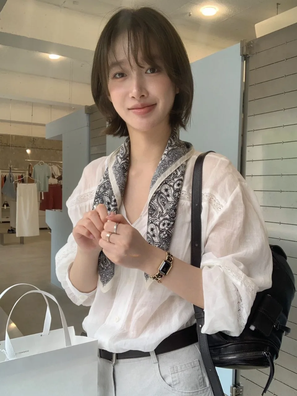 

Slimming V-Neck Single-Button Shirt Women's Fashion Spring 2026 Korean Style Loose Fit Long Sleeve Casual Chic Blouse