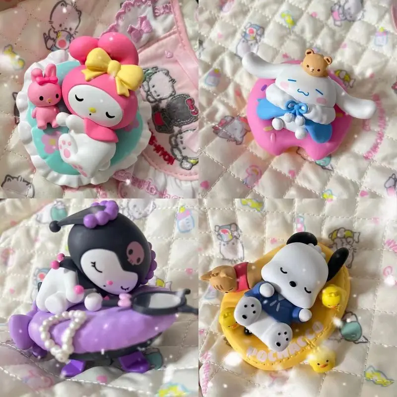 La famiglia Sanrio dorme sonalmente In una scatola cieca Koulomipacha Dog Melody Doll figurine e ornamenti decorazione regalo per bambole