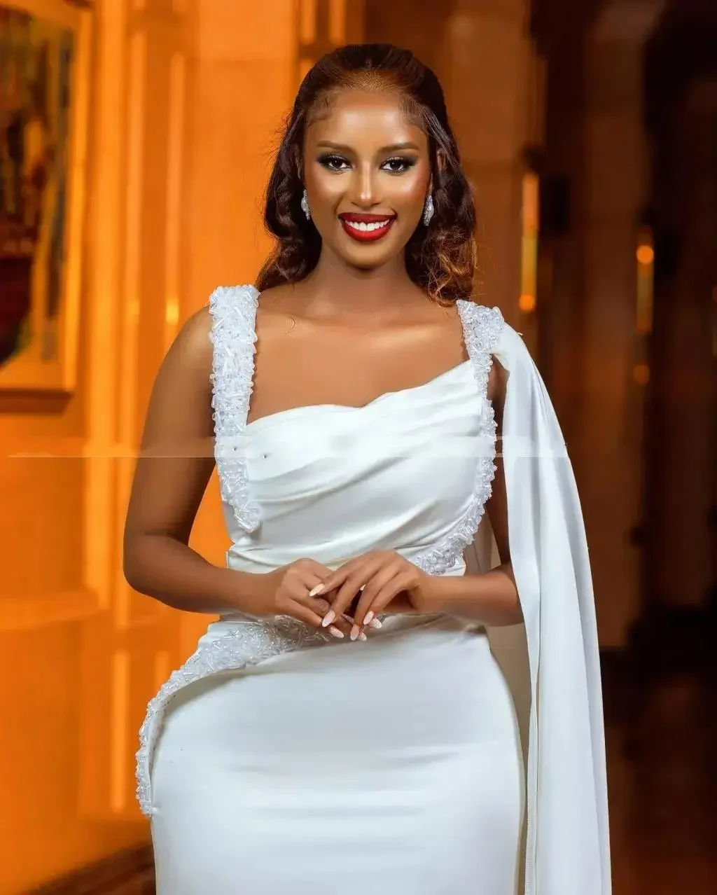 تخصيص مذهل مطرز السباغيتي حزام فساتين الزفاف رداء دي ماري سويب تراين الساتان حورية البحر خمر زي العرائس مع