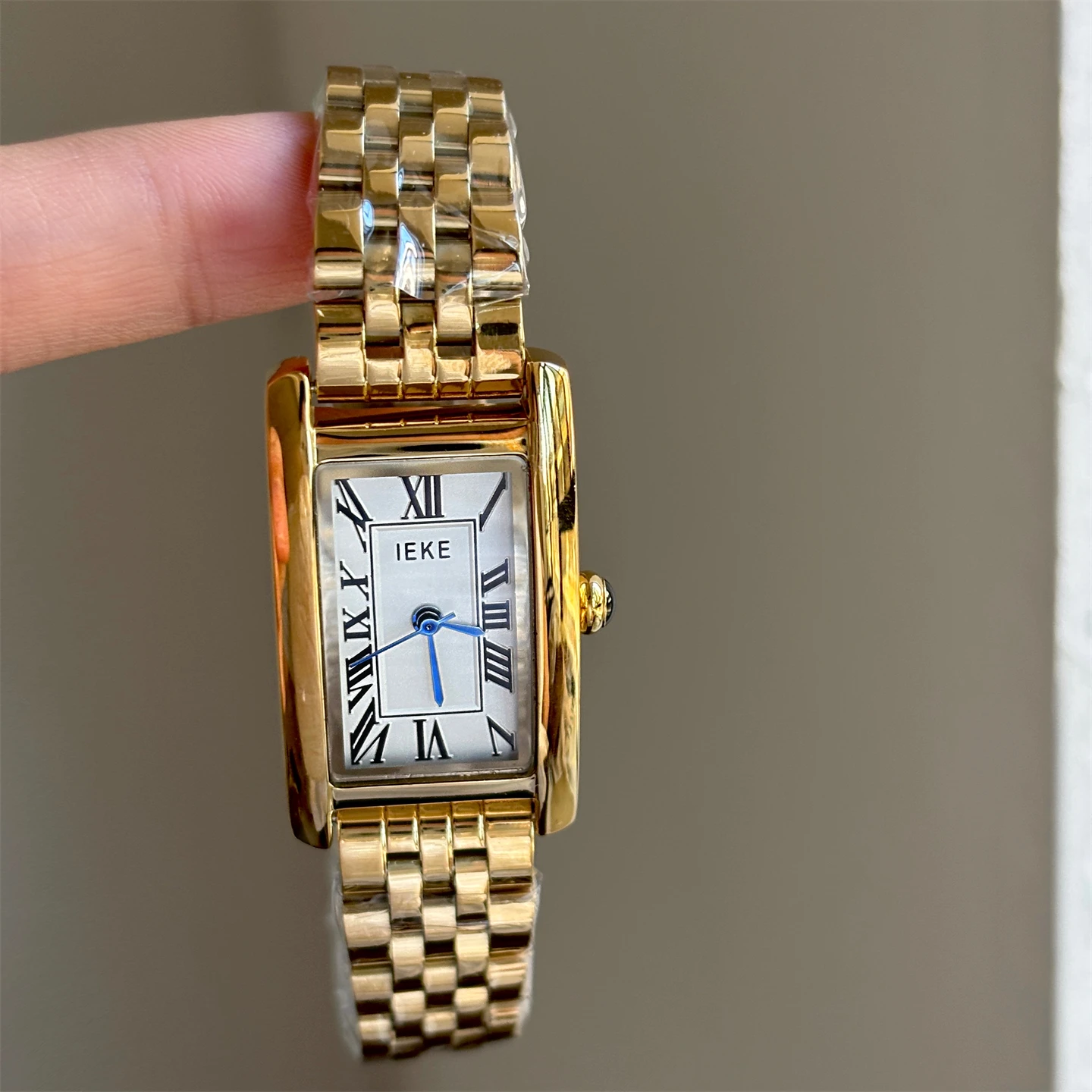 นาฬิกาข้อมือทรงสี่เหลี่ยมผืนผ้า สไตล์เรโทรฝรั่งเศส แบบโรมัน สำหรับผู้หญิง สไตล์อินเทรนด์ เรียบง่าย ลำลอง อเนกประสงค์ ดูดี มีระดับ ใช้กลไกควอตซ์