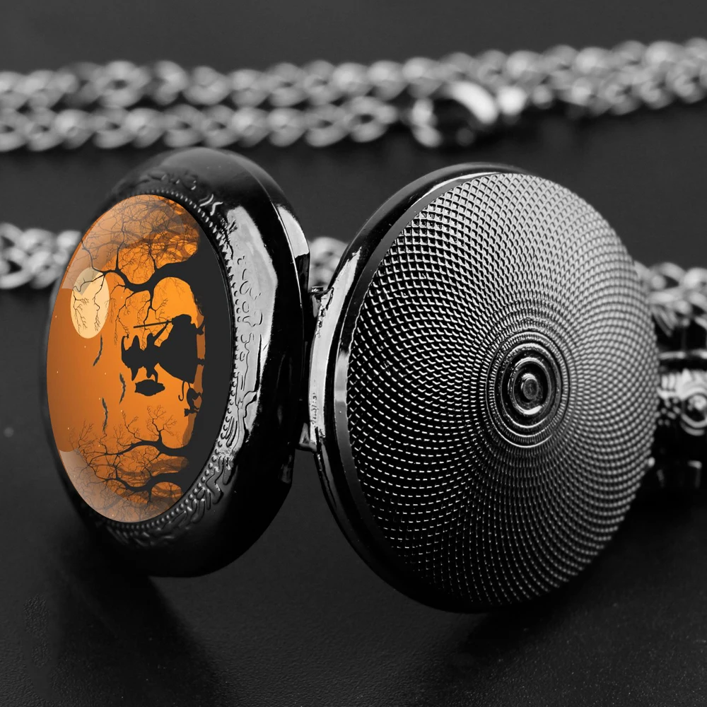 Orologio da tasca al quarzo nero con cupola in vetro strega di Halloween con quadrante con numeri arabi e catena resistente, regalo per uomini e donne