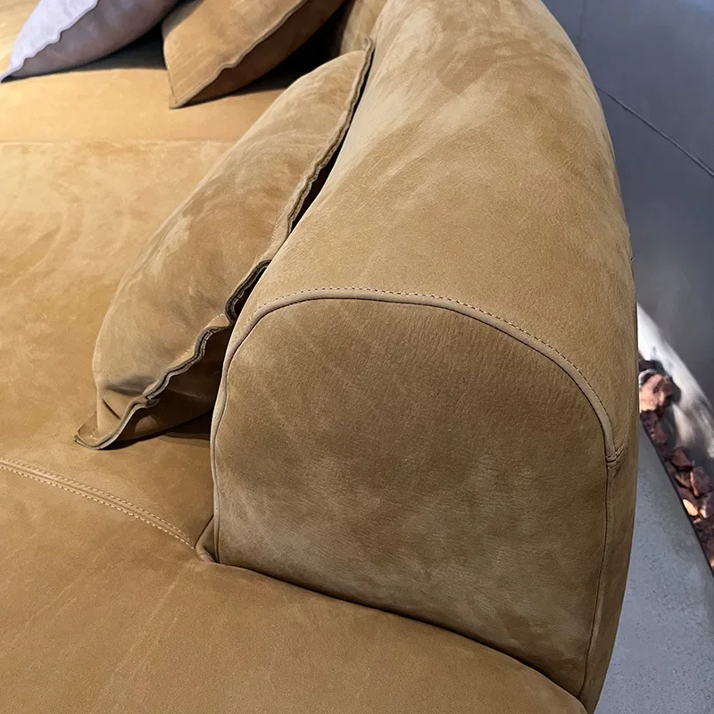 أريكة قماشية منحنية بسيطة ومبتكرة