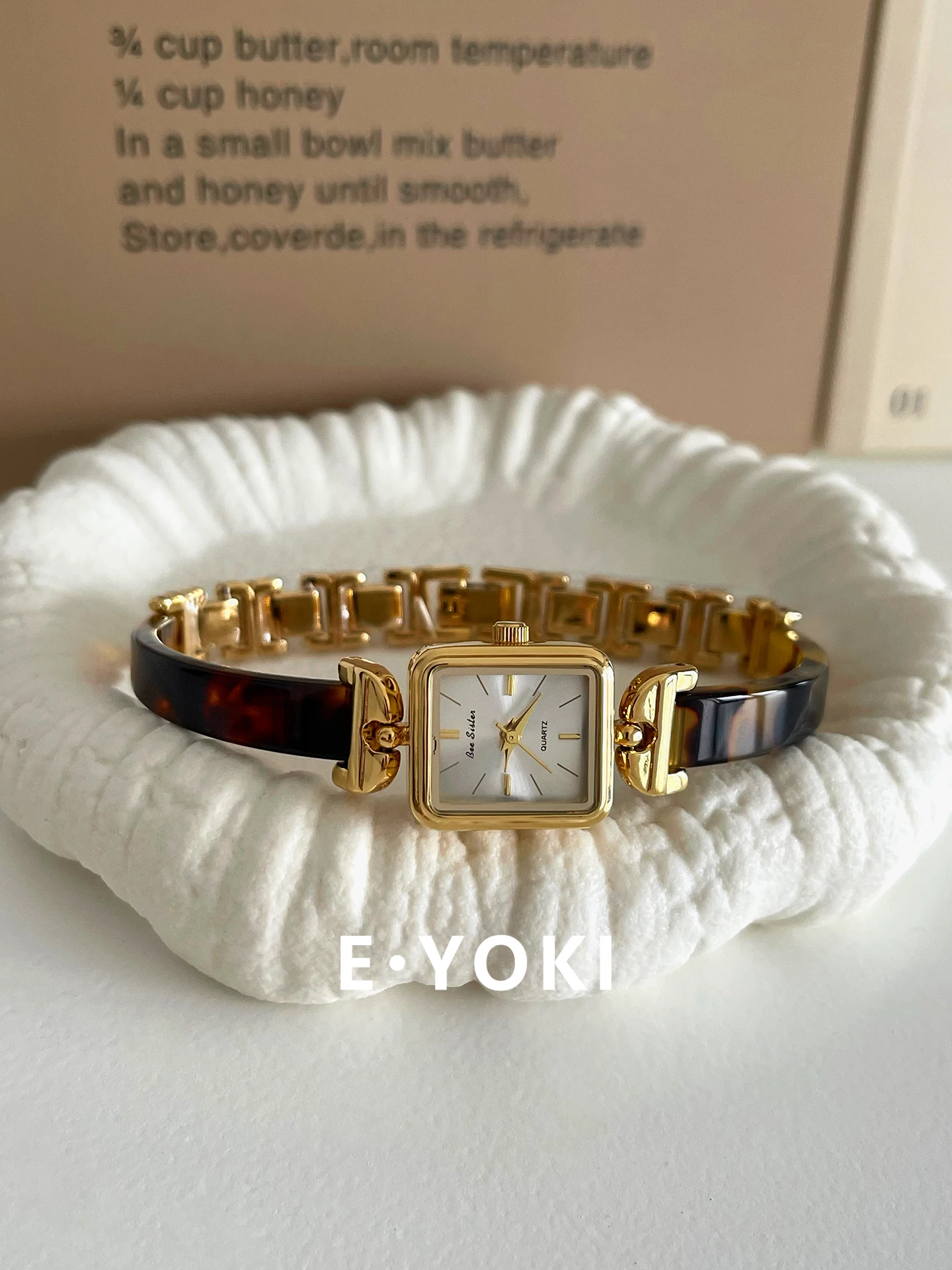 Elegant Women'S Watch Gold Amber Small Square Watch, Bracelet/Bangle, Women'S Light Luxury Retro Versatile Quartz, Women'S Gift.