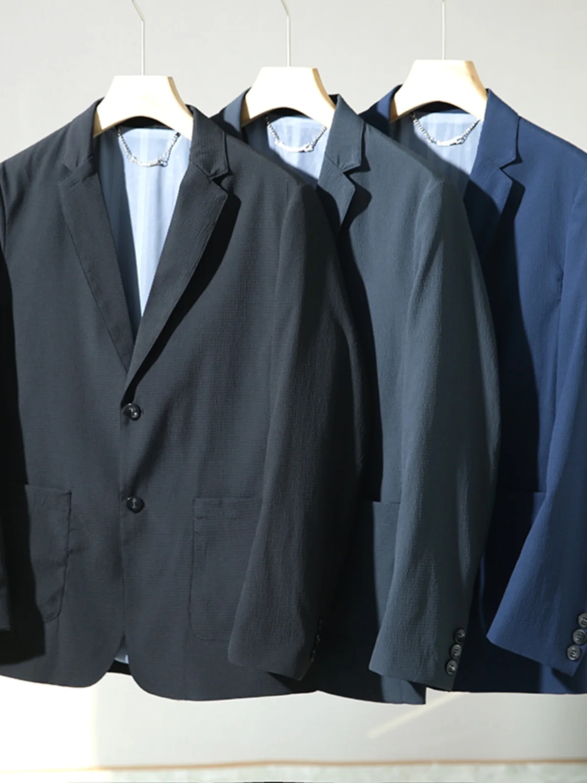 

Итальянский люксовый костюм из текстурированной ткани с эффектом пузырьков, приталенный, модный, мужской, весенне-осенний, высококачественный, повседневный.