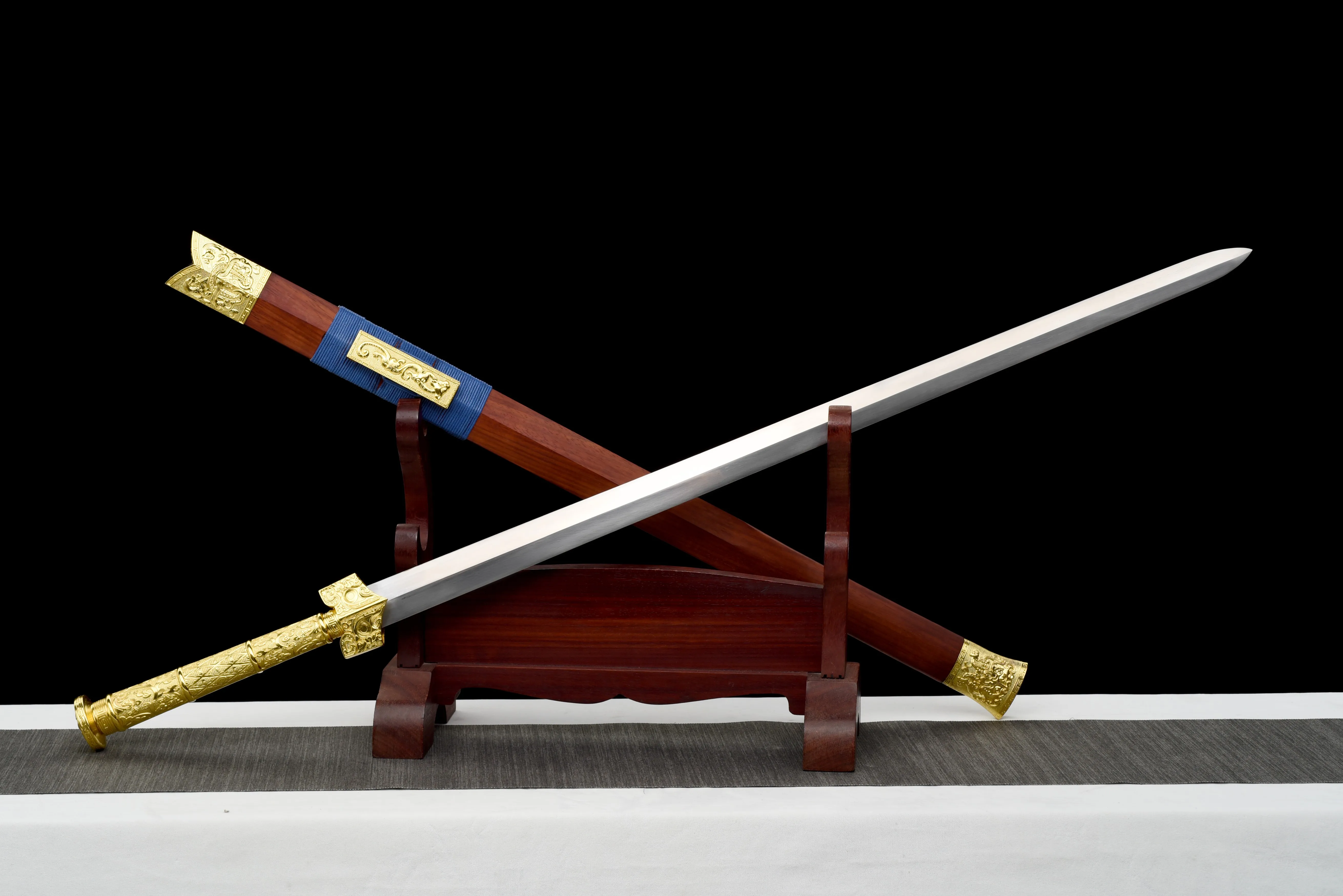 108cm cosplay Chinese samurai sword, sharp blade, comb-ready katana full-handled knight, wooden sheath, gold handle, medieval