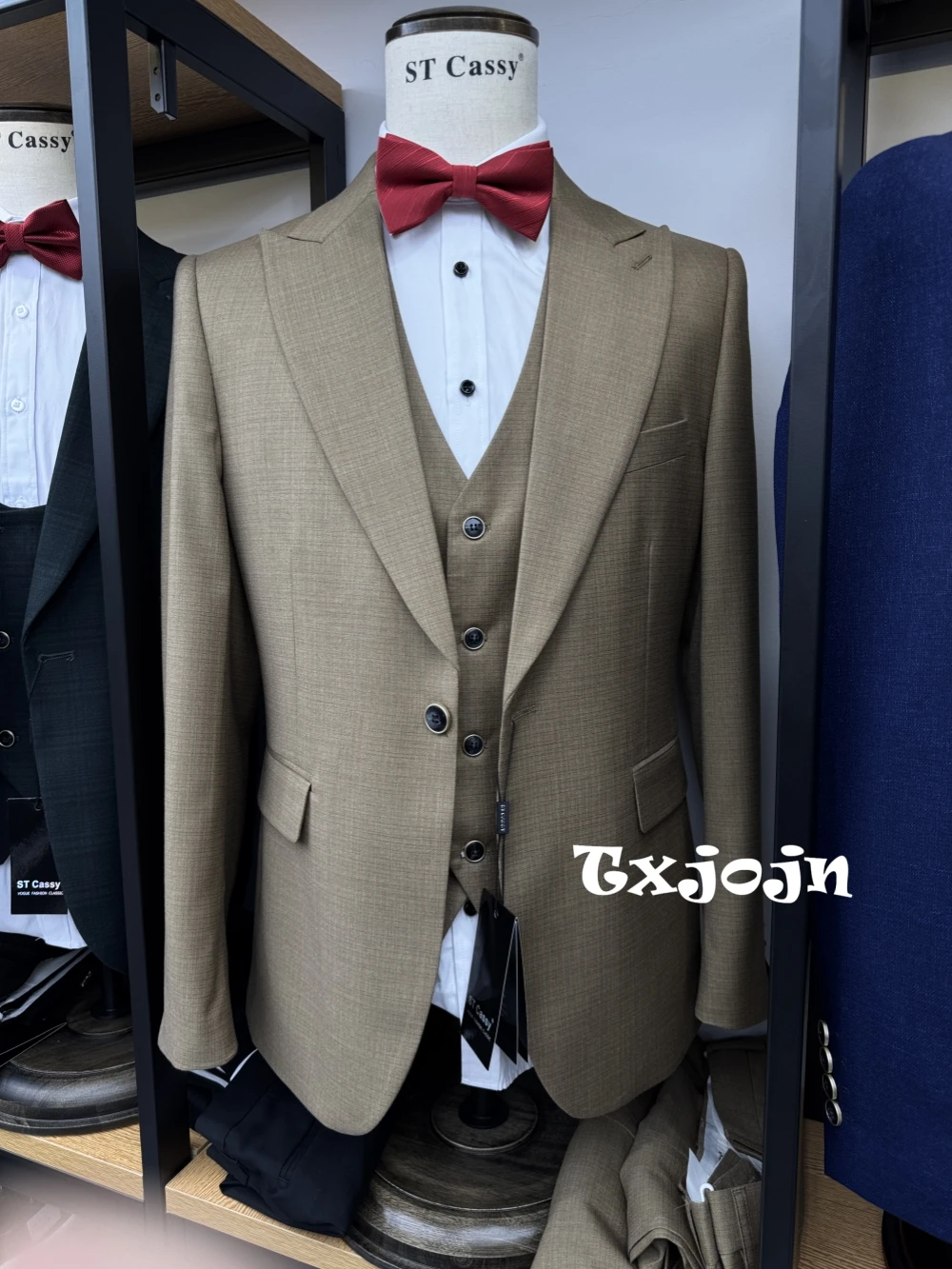 

Classy Men's 2 Piece Suit Set Classic Fit Peak Lapel Dress Suits Mature Customized Tuxedo For Wedding Business Dinner Prom