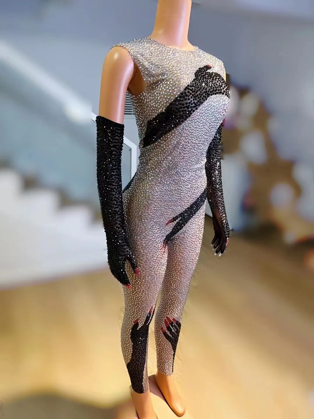 Hot Diamond Sleeves, Mesh Fabric, Two Hand Pattern, Low Round Neck, No Cuff, Gloves, Outgoing Bomb Street Long jumpsuit