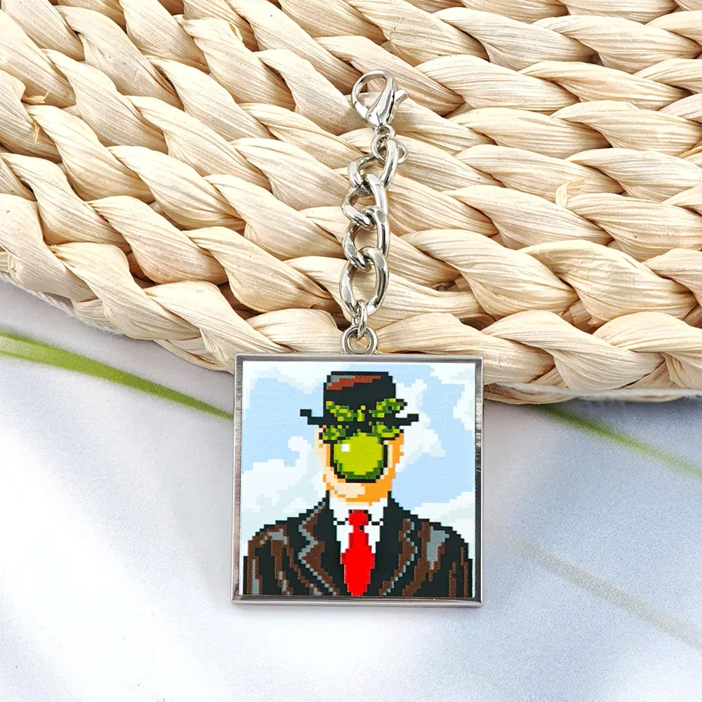 Pixel-Art „Der Menschensohn“ Schlüsselanhänger, Magritte Ölgemälde Anhänger, Metall-Schlüsselring, Retro-Surrealismus Kunst-Abzeichen, Rucksack-Ornament, Geschenk – Detail 8